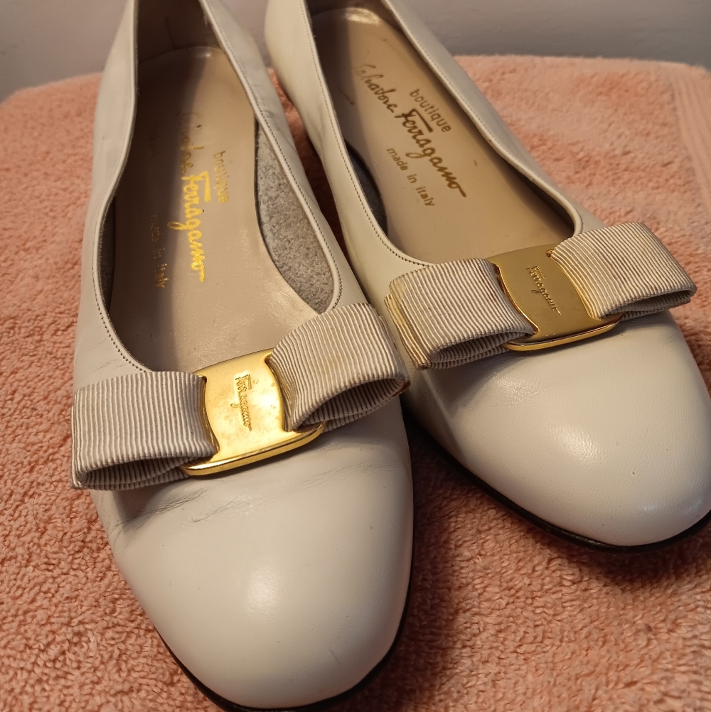 Salvatore Ferragamo White Leather Vara Bow Flats with Gold Accent
